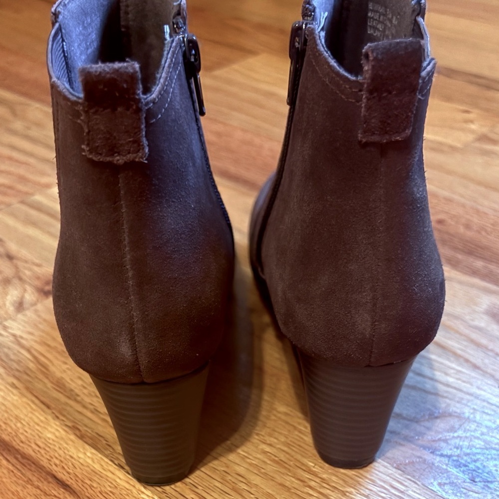 Clarks Women's Crystal Quartz Suede Ankle Boots in dark brown, Size 8 - Picture 6 of 8